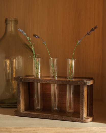 TREASURE vas i gammal tegelform med blommor i glasrör