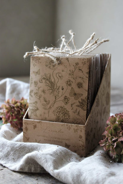 Majas Cottage doftpåse med lavendeldoft och botaniskt mönster