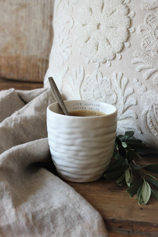 Kaffemugg Life Happens Coffee Helps