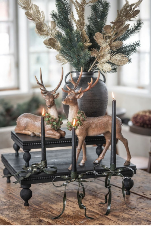 Stående Hjort med Julkrans – 39 cm