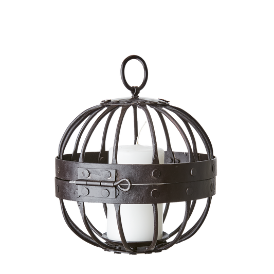 Thor hängande lykta i svart järn – dekorativ lykta som sprider stämningsfullt ljus.