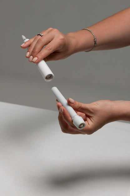 UYUNI uppladdningsbart AA-batteri sätts i LED-kronljus med Soft-Fit-bas